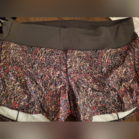 NWT Lululemon Speed Up MR Short 4" size 14 - Picture 1 of 4